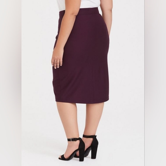 Torrid Premium Ponte high waisted stretch pencil skirt in size 00 (10) - Picture 3 of 10
